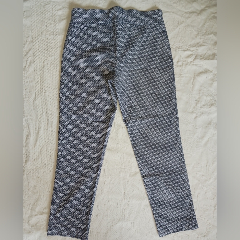 Counterpart Patterned Capris - Picture 4 of 4